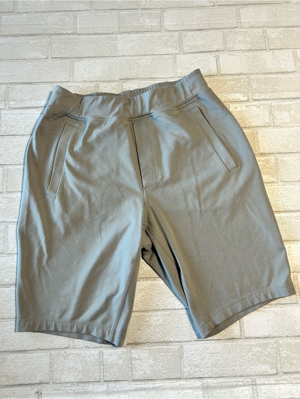 lululemon athletica Men's Light Gray Athletic Shorts Size Large